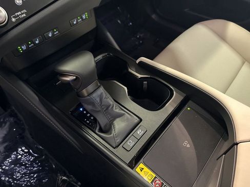 Certified 2025 Lexus ES 300h w/ Premium Package image 24