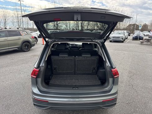 Used 2023 Volkswagen Tiguan SE image 10