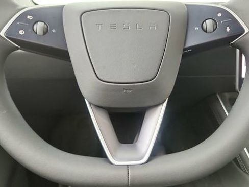 Used 2026 Tesla Model Y 2WD image 39