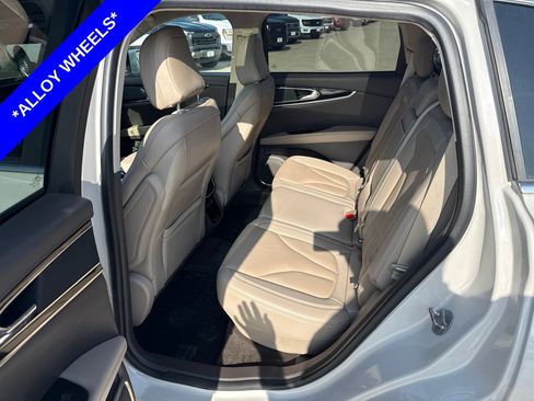 Used 2022 Lincoln Nautilus Reserve AWD/4WD image 6