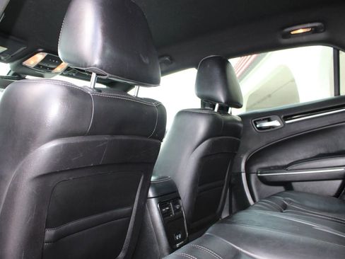 Used 2018 Chrysler 300 S image 9