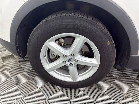 Used 2018 Ford Explorer XLT FWD image 12