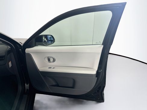 Used 2024 Hyundai Ioniq 5 SE RWD image 31