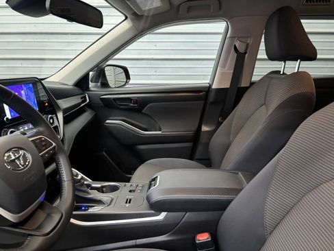 Used 2023 Toyota Highlander LE image 22