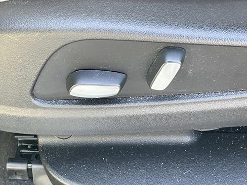 Used 2018 Cadillac XT5 FWD image 26