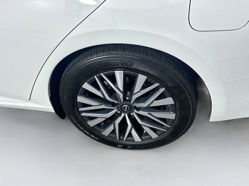 Used 2025 Nissan Altima 2.5 SV image 11