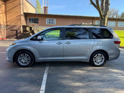 Used 2016 Toyota Sienna XLE w/ XLE Navigation Package image 6