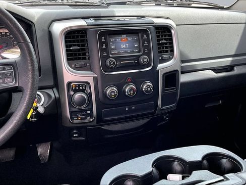 Used 2019 RAM 1500 Classic SLT AWD/4WD image 6