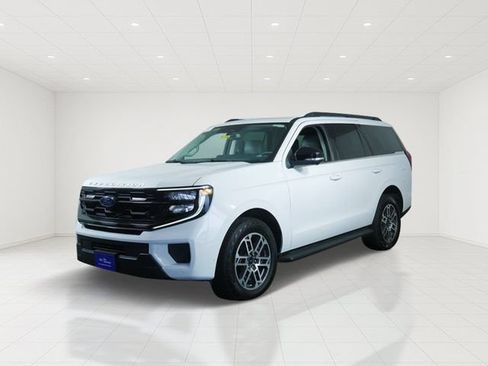 Certified 2025 Ford Expedition Active AWD/4WD image 3