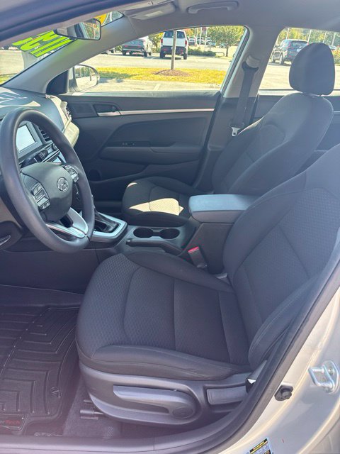 Used 2019 Hyundai Elantra SE w/ Cargo Package FWD image 13