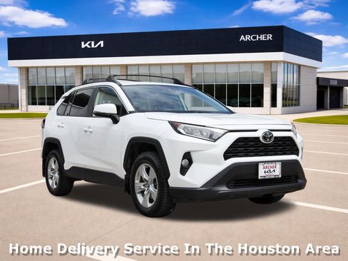 Used 2019 Toyota RAV4 XLE w/ Convenience Package FWD image 1