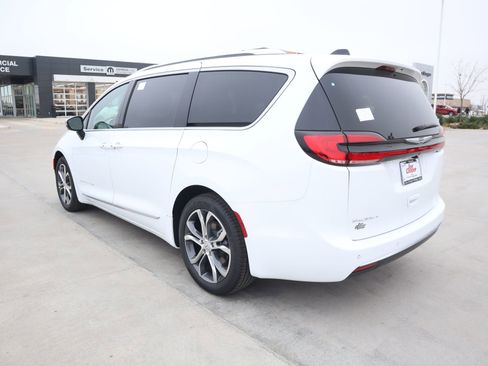 New 2026 Chrysler Pacifica Pinnacle FWD image 26