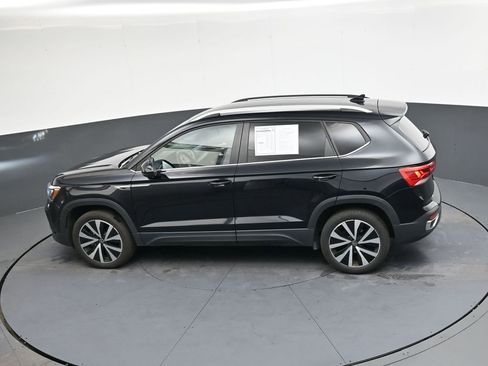 Used 2024 Volkswagen Taos SE image 33