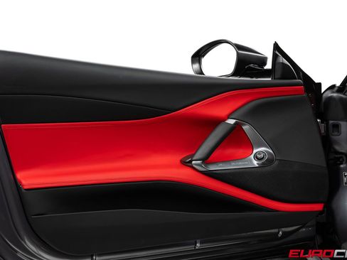 Used 2022 Ferrari 812 GTS RWD image 25