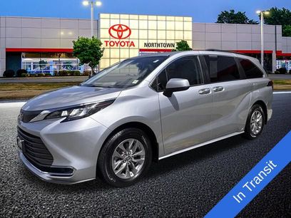 Used 2022 Toyota Sienna XLE