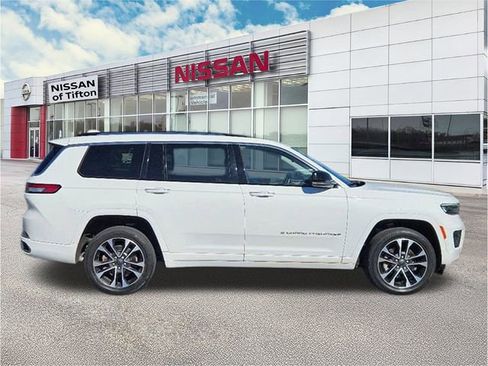 Used 2022 Jeep Grand Cherokee L Overland w/ Advanced Protech Group III image 8