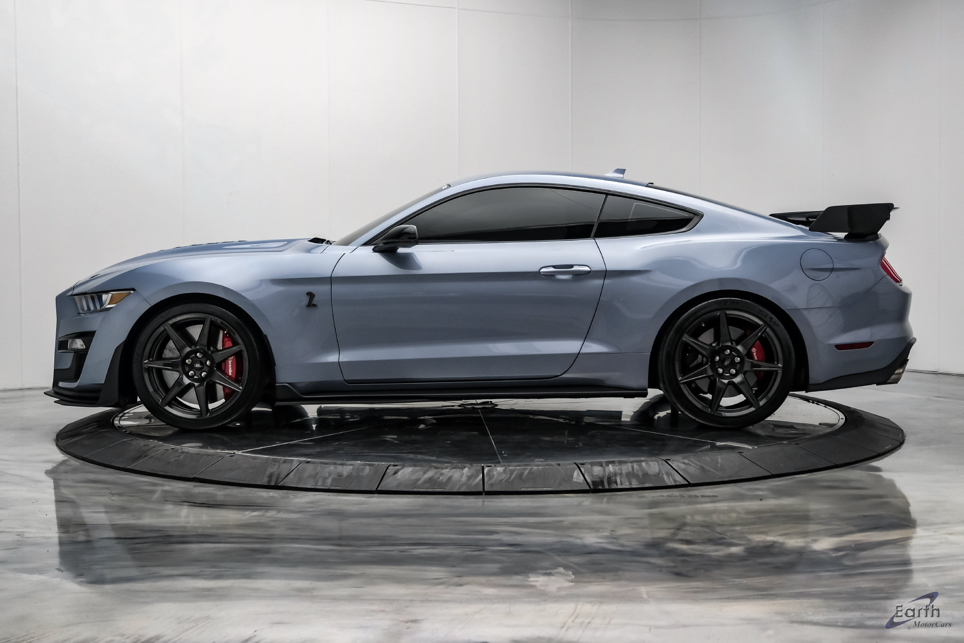 Used 2022 Ford Mustang Shelby GT500 w/ Carbon Fiber Track Pack RWD image 9