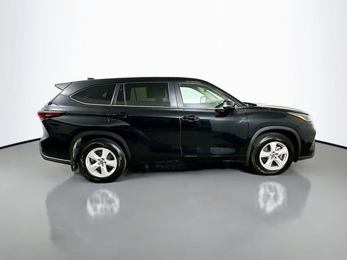 Used 2024 Toyota Highlander LE image 7