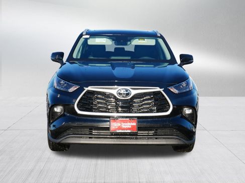 Certified 2026 Toyota Highlander XLE image 2