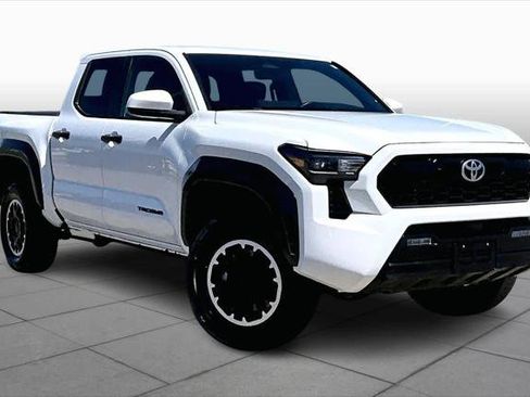 Certified 2024 Toyota Tacoma TRD Off-Road AWD/4WD image 3