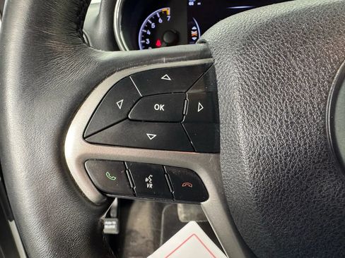 Used 2018 Jeep Grand Cherokee Overland AWD/4WD image 15