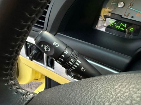 Used 2002 Ford Thunderbird image 42