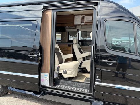 Used 2015 Mercedes-Benz Sprinter 3500 image 16