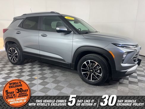 Certified 2025 Chevrolet TrailBlazer LT w/ Driver Confidence Package image 2