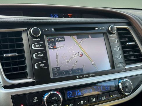 Used 2018 Toyota Highlander XLE AWD/4WD image 29