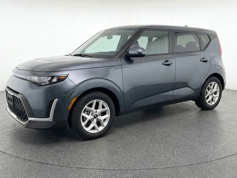 Used 2025 Kia Soul LX w/ LX Technology Package FWD image 3