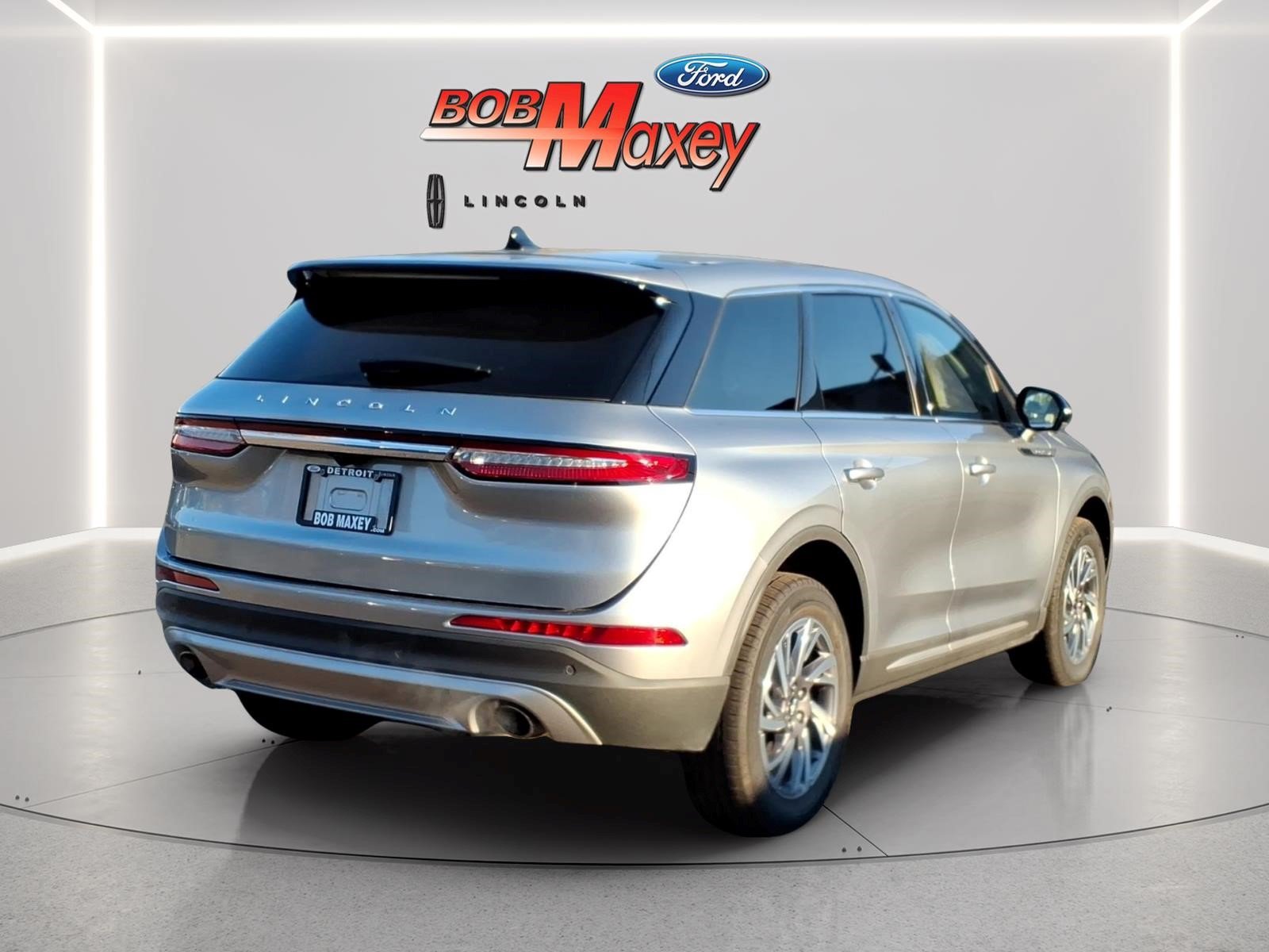 Used 2023 Lincoln Corsair AWD image 4