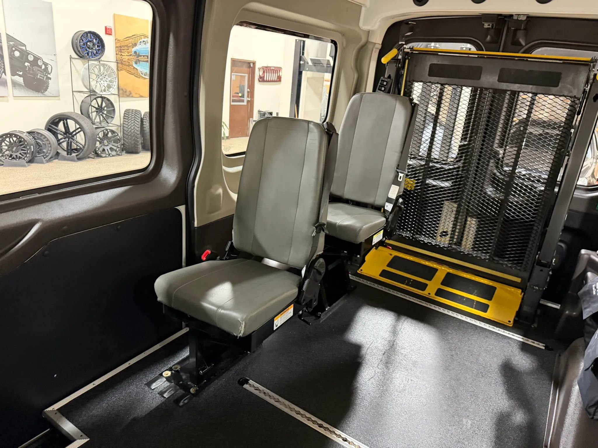 Used 2020 Ford Transit 150 Medium Roof RWD image 38
