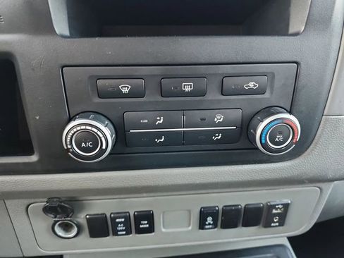 Used 2019 Nissan NV 2500 SV image 15