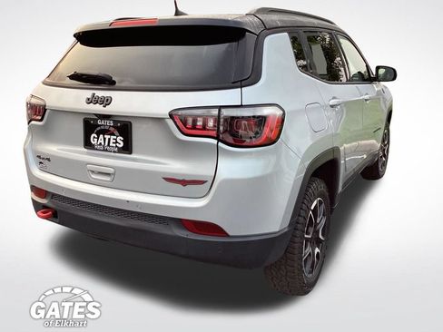 Used 2024 Jeep Compass Trailhawk AWD/4WD image 9