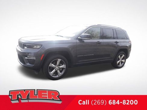 Certified 2022 Jeep Grand Cherokee Limited w/ Luxury Tech Group II AWD/4WD image 3