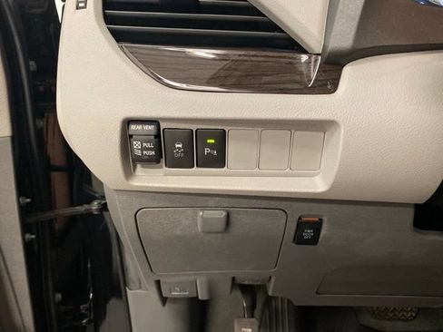 Used 2020 Toyota Sienna XLE w/ XLE Navigation Package AWD/4WD image 17