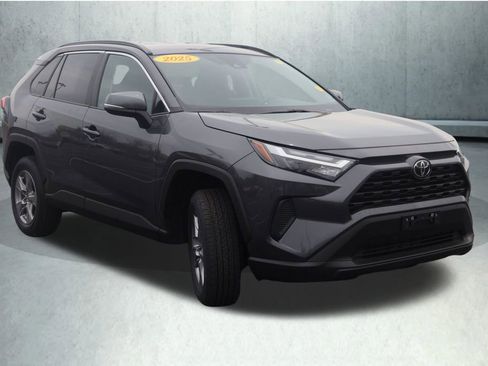 Used 2025 Toyota RAV4 XLE AWD/4WD image 8