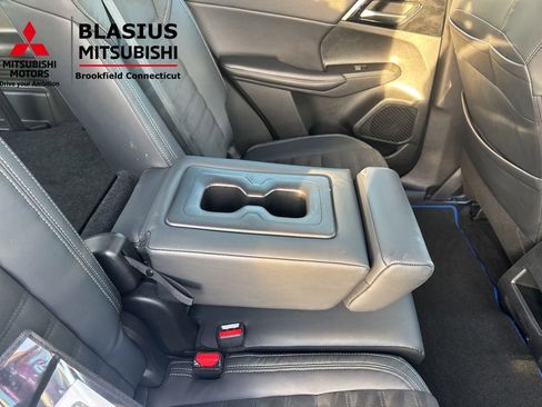Used 2023 Mitsubishi Outlander 4WD Plug-In Hybrid image 41
