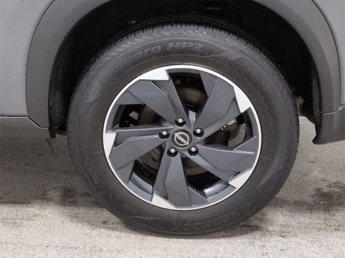 Used 2025 Nissan Rogue SV image 14