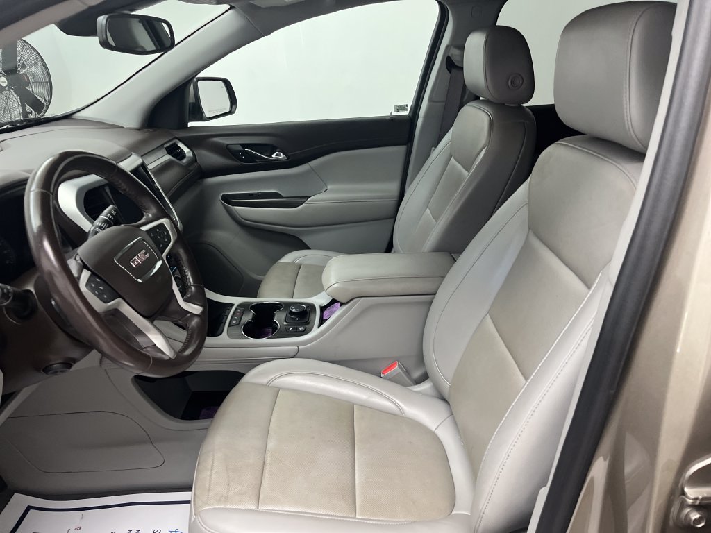 Used 2022 GMC Acadia SLT w/ Preferred Package FWD image 12