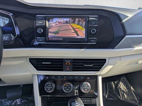 Certified 2023 Volkswagen Jetta SE w/ Panoramic Sunroof Package FWD image 14
