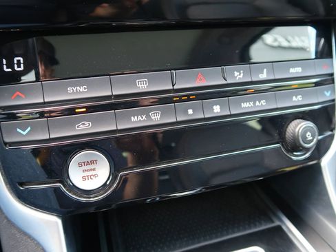 Used 2018 Jaguar XE Prestige image 30