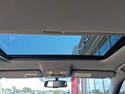 Used 2015 Toyota Highlander XLE FWD image 21
