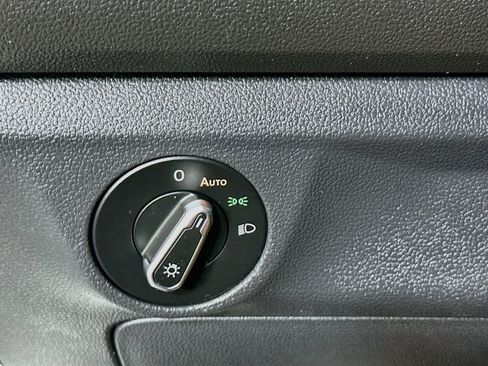 Used 2024 Volkswagen Jetta SE FWD image 17
