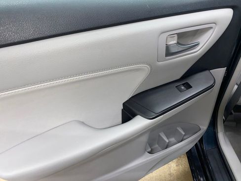 Used 2015 Toyota Camry XLE w/ Moonroof Package FWD image 31
