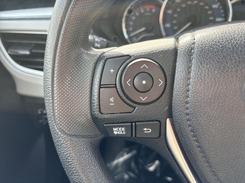 Used 2015 Toyota Corolla LE image 25