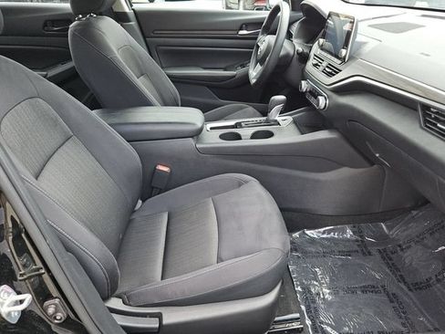 Used 2025 Nissan Altima 2.5 SV FWD image 15