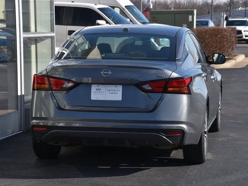Used 2024 Nissan Altima 2.5 SV image 7