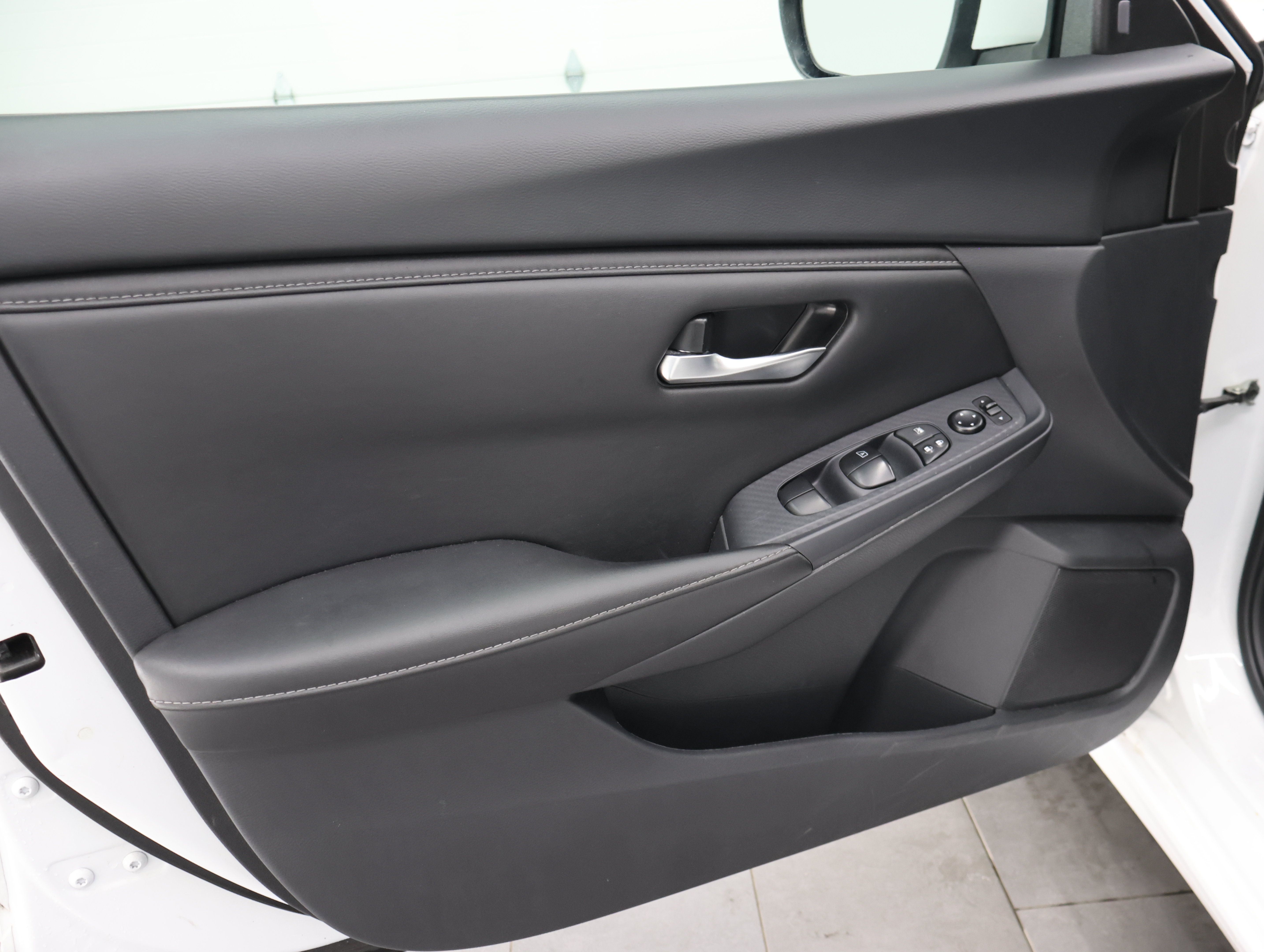 Used 2024 Nissan Sentra SV FWD image 36
