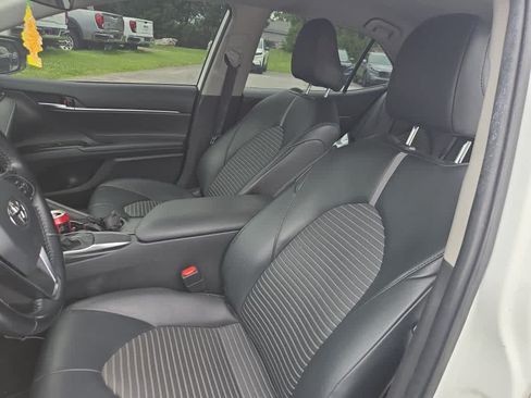 Used 2020 Toyota Camry SE FWD image 18